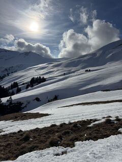 Fotografija s spletne strani Bilall Koqi na poti