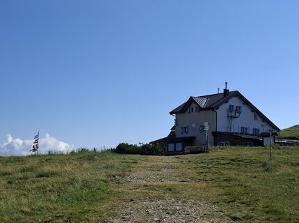 Fotografija s spletne strani k zsu na poti