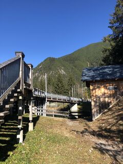 Fotografija s spletne strani Serdar Uzun na poti