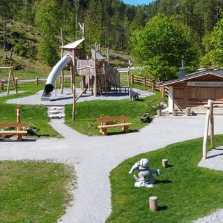 Erlebnisweg Steinzeit mit Spielstationen