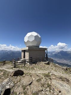 Fotografija s spletne strani Beyhan Goenuel na poti