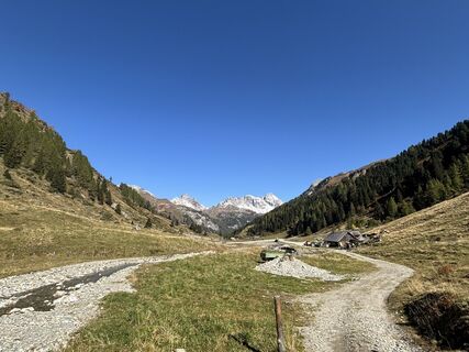 Foto von Chourmentis entlang der Tour