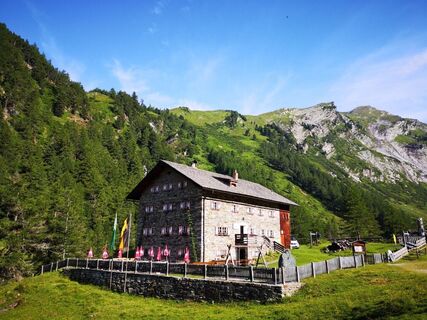 wandern-kalsertauernhaus2-c-desiree-dezordo.jpg
