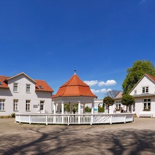 Goethebrunnen und Tourist-Information Bad Berka