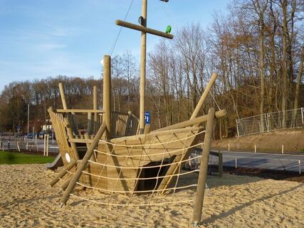 Spielschiff am Airlebnisweg