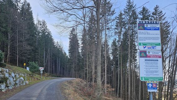 Toureninfo am Ortsende von Kindberg