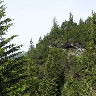 Höhle auf dem Saasweg