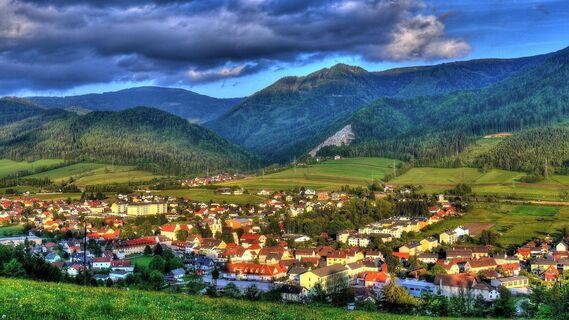 Ortsansicht mit Blick auf Pretul und Lechen