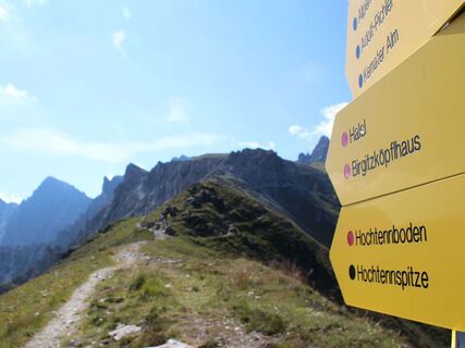Schilder Hochtennbodensteig Axamer Lizum 1024x768.jpg