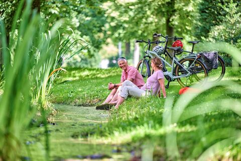 Pause im Hofgarten Öhringen am Wasser