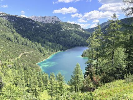 Fotografija s spletne strani stonetat2 na poti