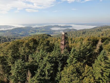 Ebersnackenturm im Sonnenaufgang im Sommer