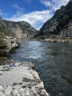 Fotografija s spletne strani Lea Bouvas na poti