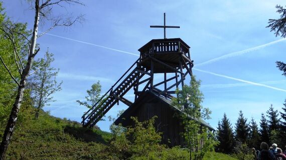 Gipfelkreuz auf der vorderen Haube 790m ü. NN