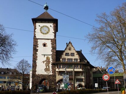 Schwabentor mit Schwabentorsteg zum Schlossberg