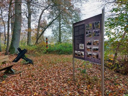Picknickplatz und Hinweistafel bei Rade-Wittingen
