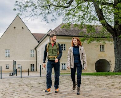 Vor dem Schloss Katzelsdorf