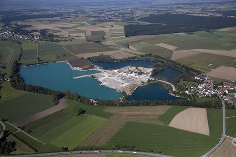 Luftaufnahme Baggersee Ostrach