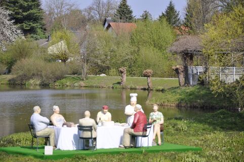 "Alltagsmenschen" am Emssee
