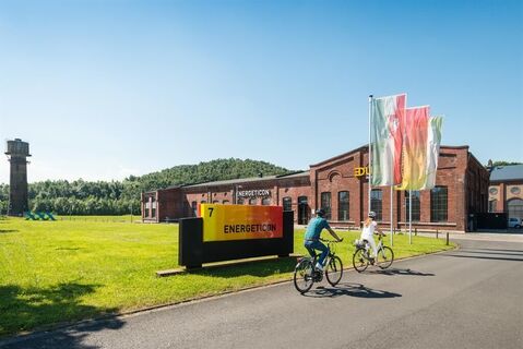 Radfahrer vor dem Energeticon