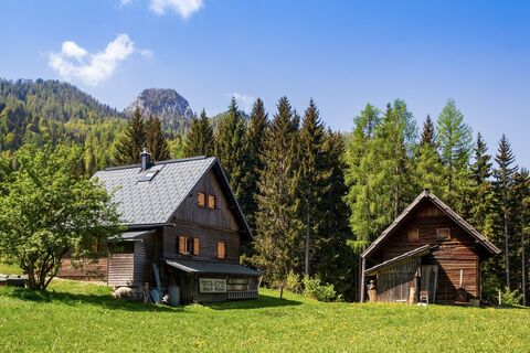 Rossalm (1084 m), mit der Ferlacher Spitze im Hintergrund