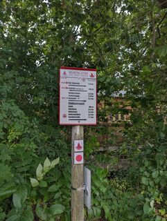 Schilderbaum am Wasserwerk / Brühlstraße