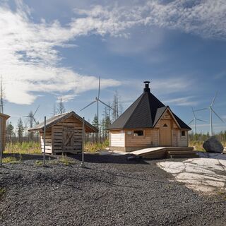Susinevas Hütte, Holzschuppen und Hütte