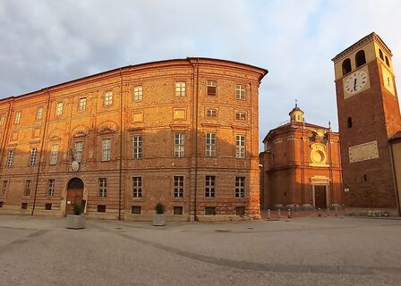 Piazza della Parrocchia Riva presso Chieri (TO) - Palazzo Grosso, Museo del Paesaggio Sonoro, Parrocchiale di Maria Vergine Assunta