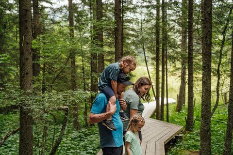 Naturpark Führung_Moorlehrpfad1_Naturpark Almenland_studio draussen_mittel.jpg