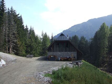 Kronhofer Alm (Jagdhütte) von hinten