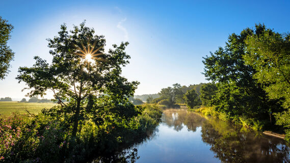 Die Wümme im morgendlichen Glanz der Sonne
