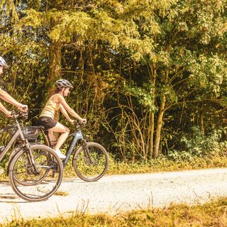 Velotour auf Feldweg