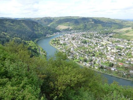 Blick vom Pavillion "Auf'm Rech" auf die Moselschleife bei Traben-Trarbach