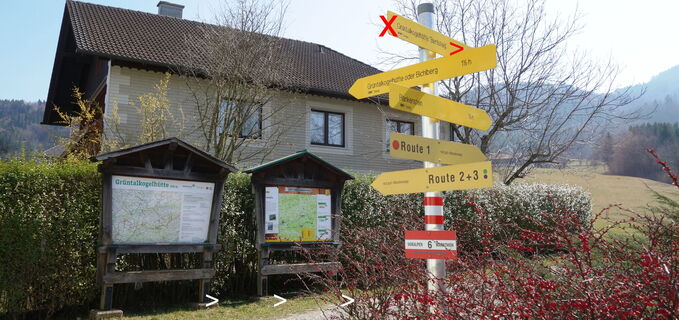 nach Gasthausparkplatz bei der Kirche