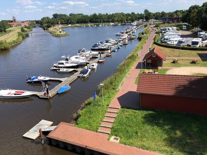 Hafen Barßel mit Kanuanleger im Vordergrund