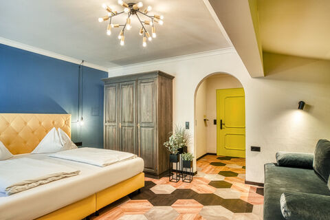 Boutique House happYellow