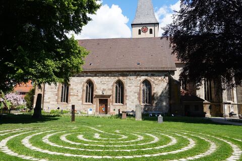 Labyrinth vor der Stadtkirche in Lorch