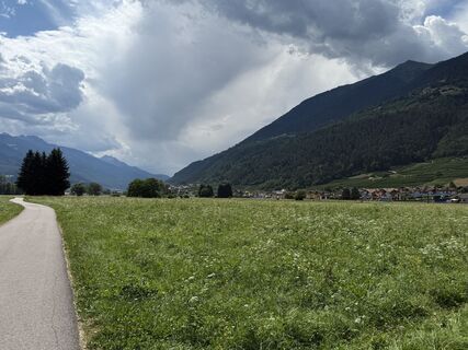 Fotografija s spletne strani Nadir De Nale na poti