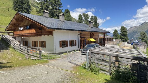 Photo from Gert Hafele 1 along the tour