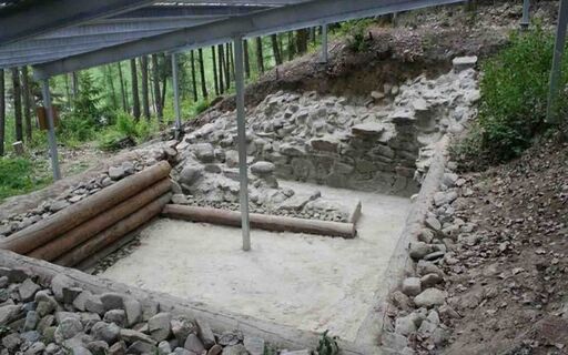 BI -Ausgrabung Hohe Birga - Foto Archiv Museum Birgitz 1920x1200.jpg