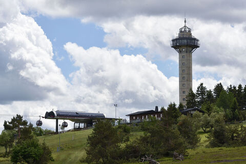 Bergstation Ettelsberg-Seilbahn mit Hochheideturm