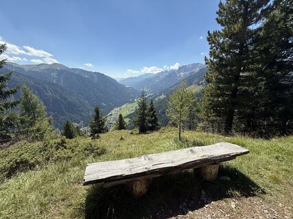Fotografija s spletne strani Ariane Helke na poti