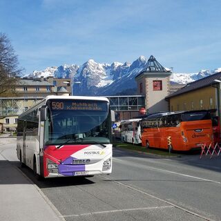 Anfangshaltestelle Bahnhof Bischofshofen: In 16 erlebnisreichen Minuten wird der Bus 590 am Ausgangspunkt Mühlbach-Neubaubrücke halten.