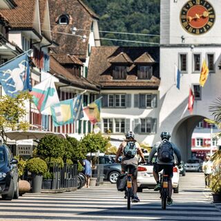 Mit dem e-Bike auf der Route 1291 durch das Städtli Willisau.