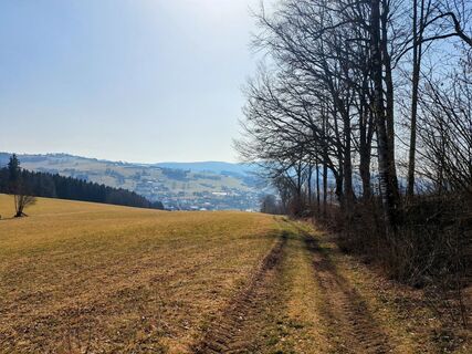Foto von Bellou entlang der Tour