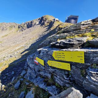 Wir lassen die Bergstation und das Hannoverhaus hinter uns.