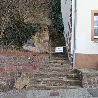 Aufgang zur Burg Mildenstein vo Straße Schlossberg