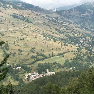 Blick von dem Marmorsandsteinbruch von Bousson