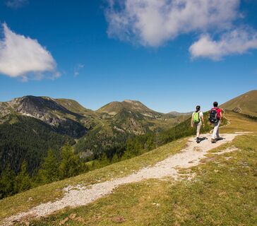 Auf der Brunnachhöhe mit Blick ins Langalmtal.