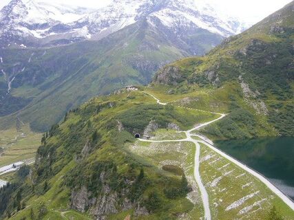Pochkarseehütte und Staudamm
